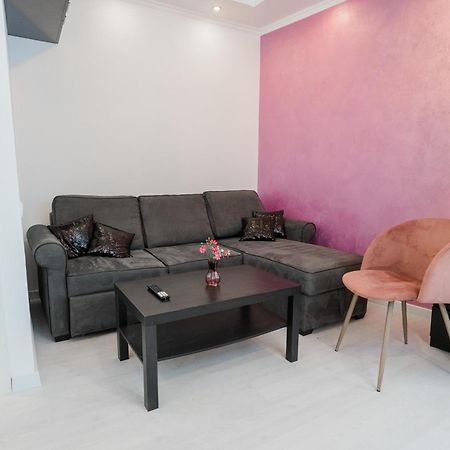 Ultra Central White & Lila Studio Boekarest Buitenkant foto