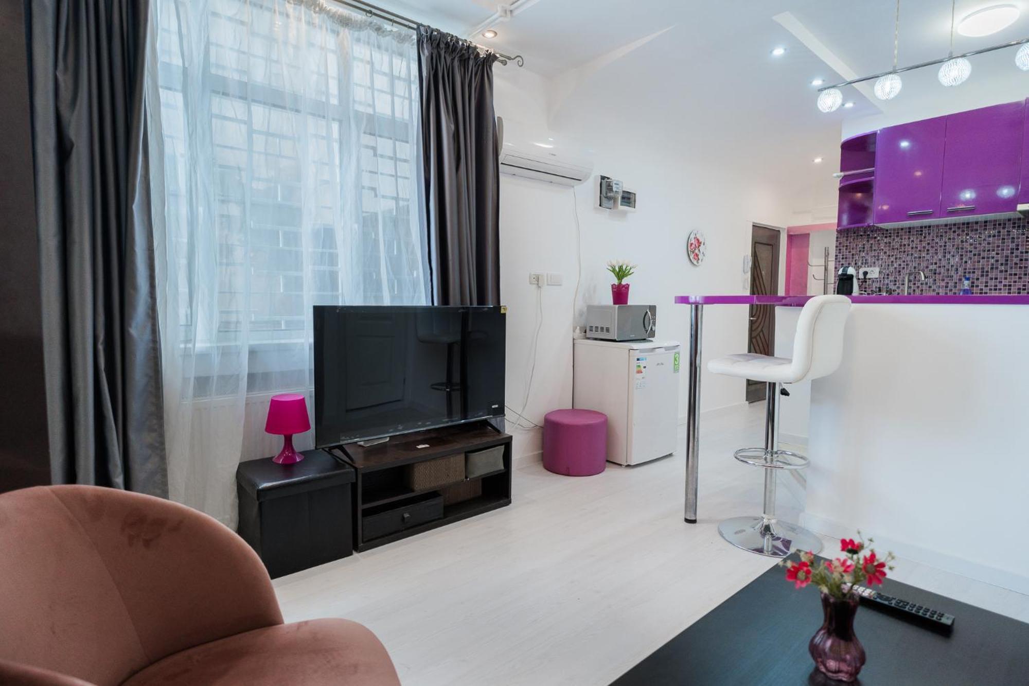 Ultra Central White & Lila Studio Boekarest Buitenkant foto