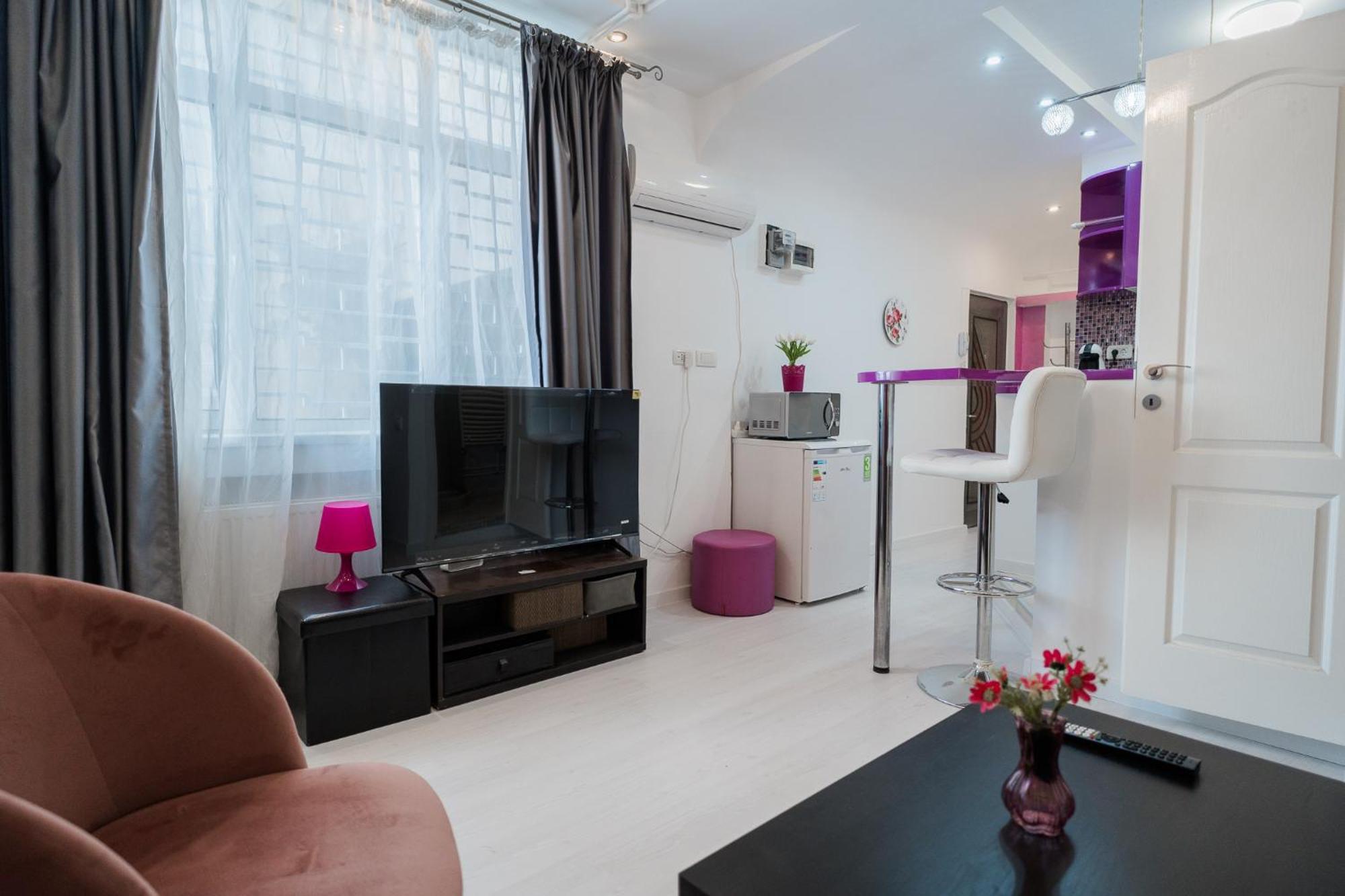 Ultra Central White & Lila Studio Boekarest Buitenkant foto