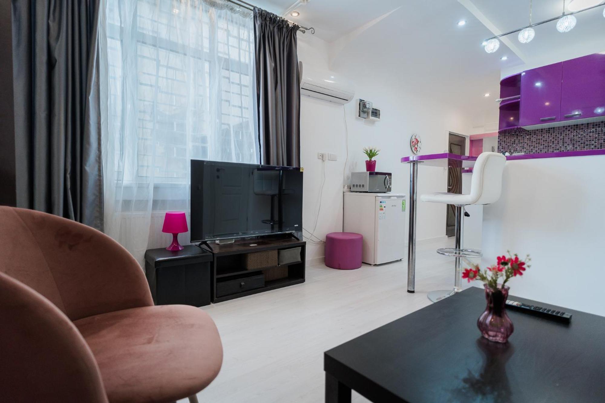 Ultra Central White & Lila Studio Boekarest Buitenkant foto