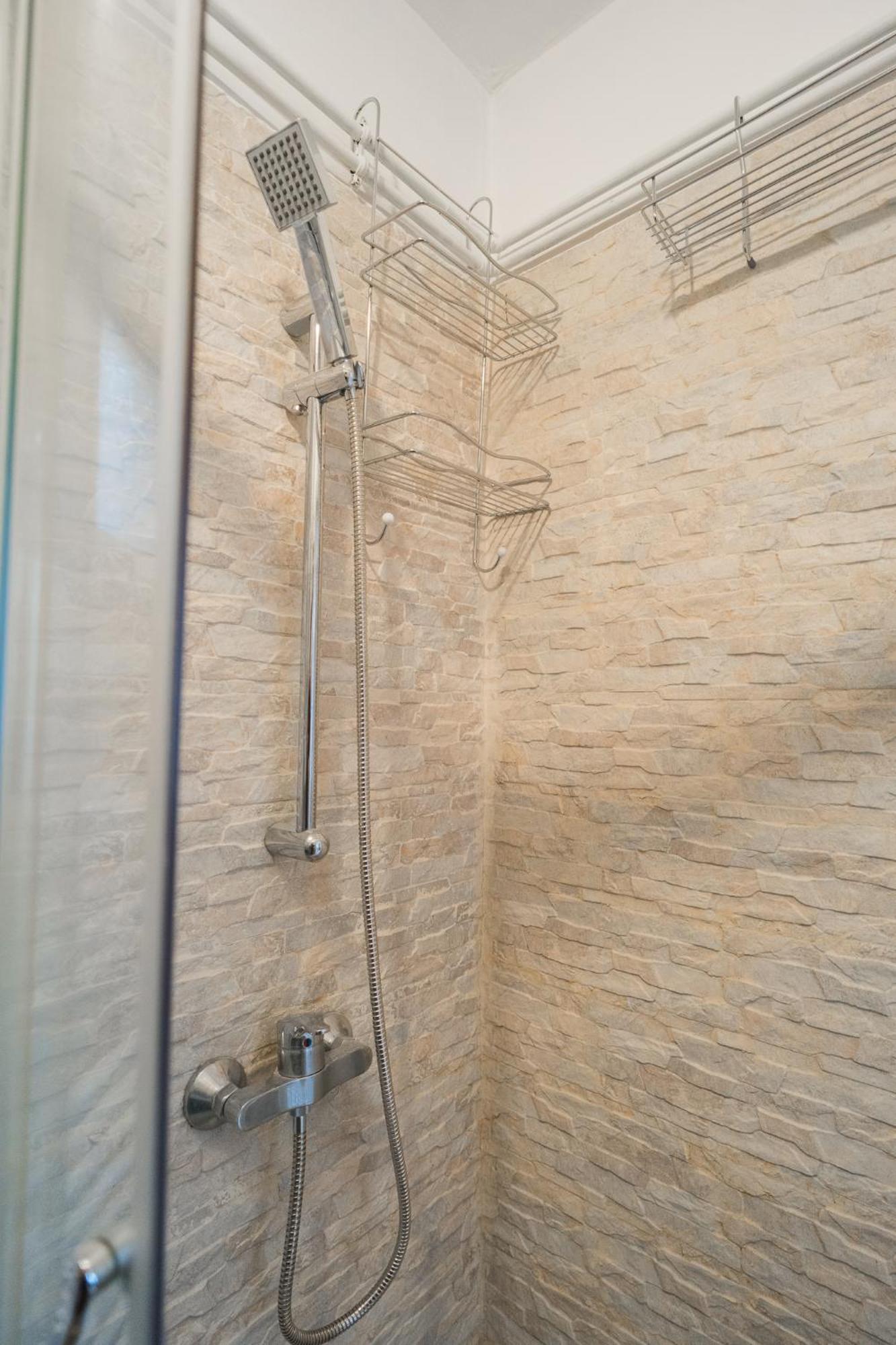 Ultra Central White & Lila Studio Boekarest Buitenkant foto